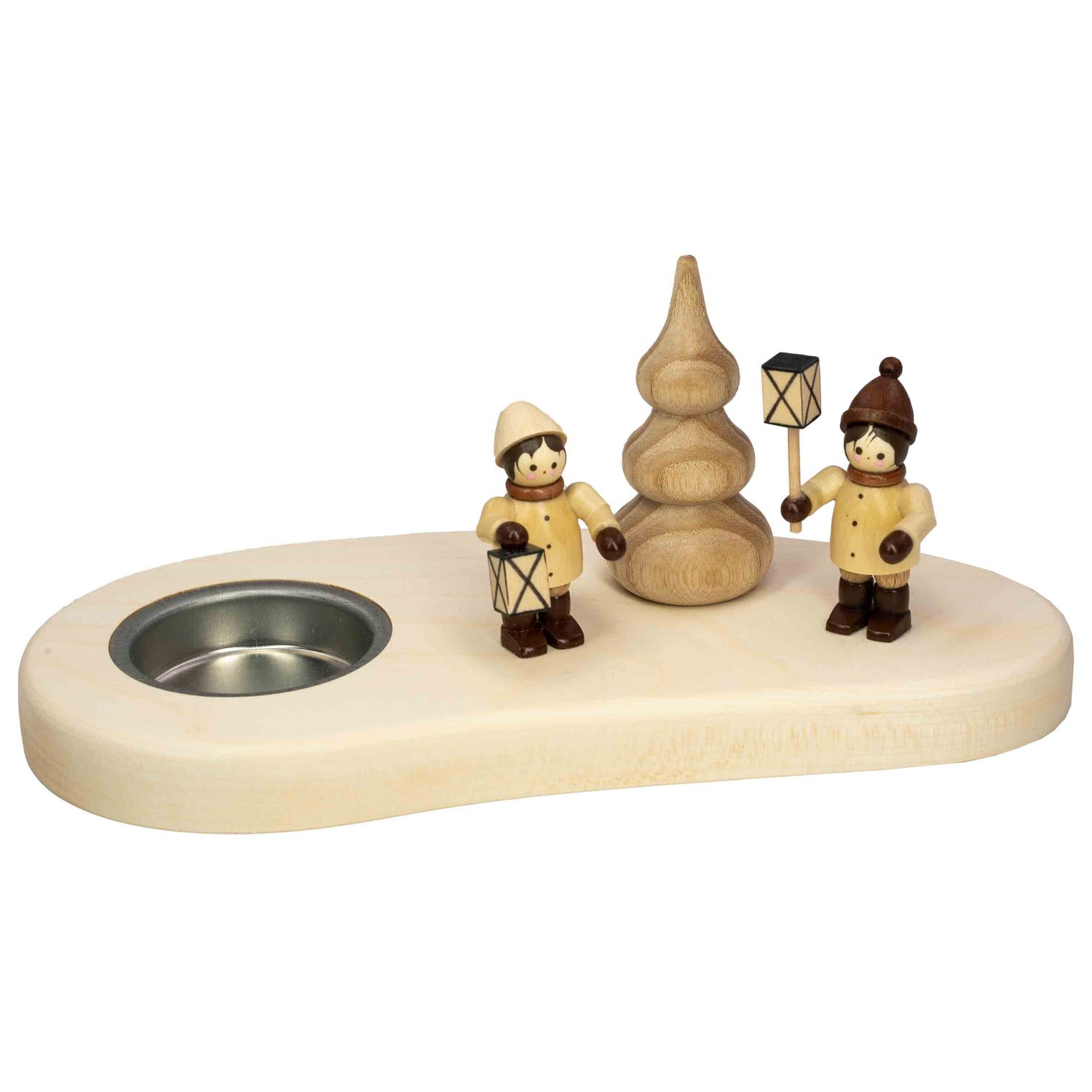 Ein moderner Teelichthalter aus Holz zeigt zwei Kinder mit Laternen und braunen Mützen sowie einen Baum in natur