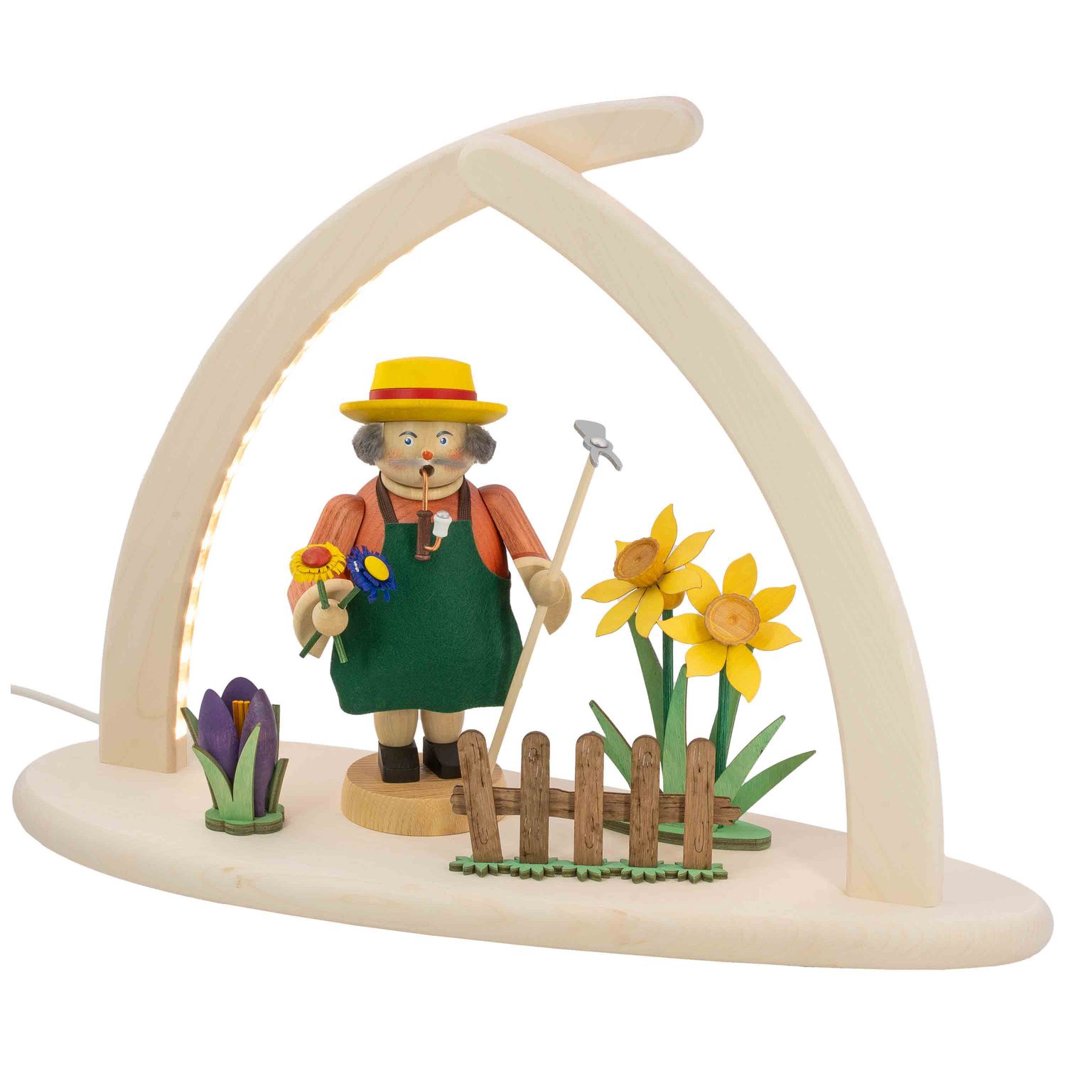 Ein moderner Lichterbogen in spitzer Form zeigt einen traditionellen Gärtner mit gelbem Hut und grüner Schürze umgeben von bunten Blumen und einem Gartenzaun