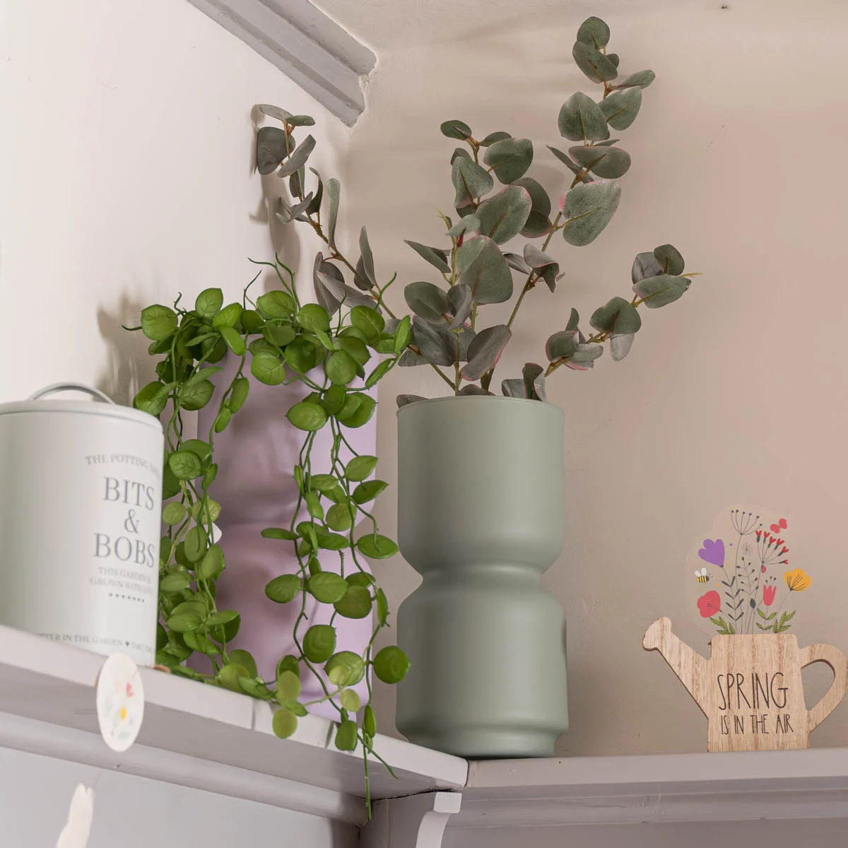 Botanische Deko-Akzente in Pastellfarben