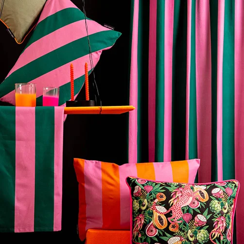 Kissen und Vorhang mit Blockstreifen in Colorblocking Kissen und Vorhang mit Blockstreifen in Colorblocking