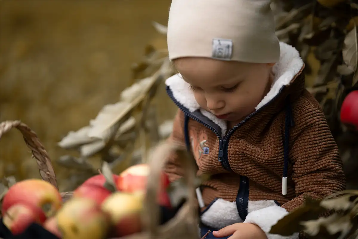 Kinderjacke aus gefüttertem Cord für den Herbst