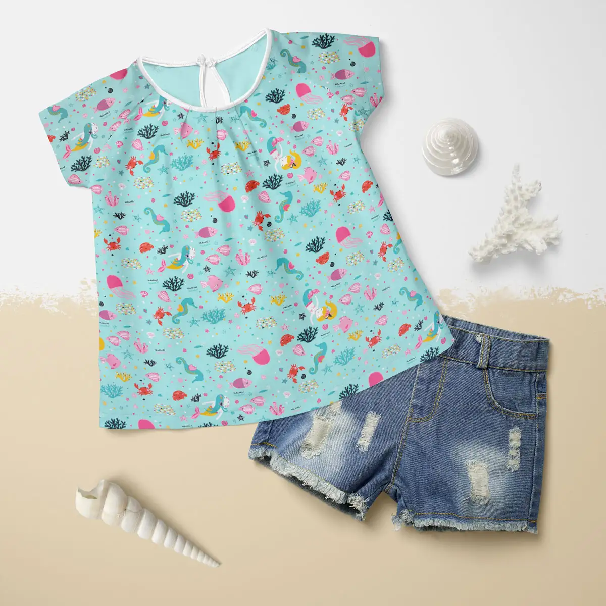 Sommerliches T-Shirt aus maritimem Kinderjerseystoff mit Meerjungfrauen