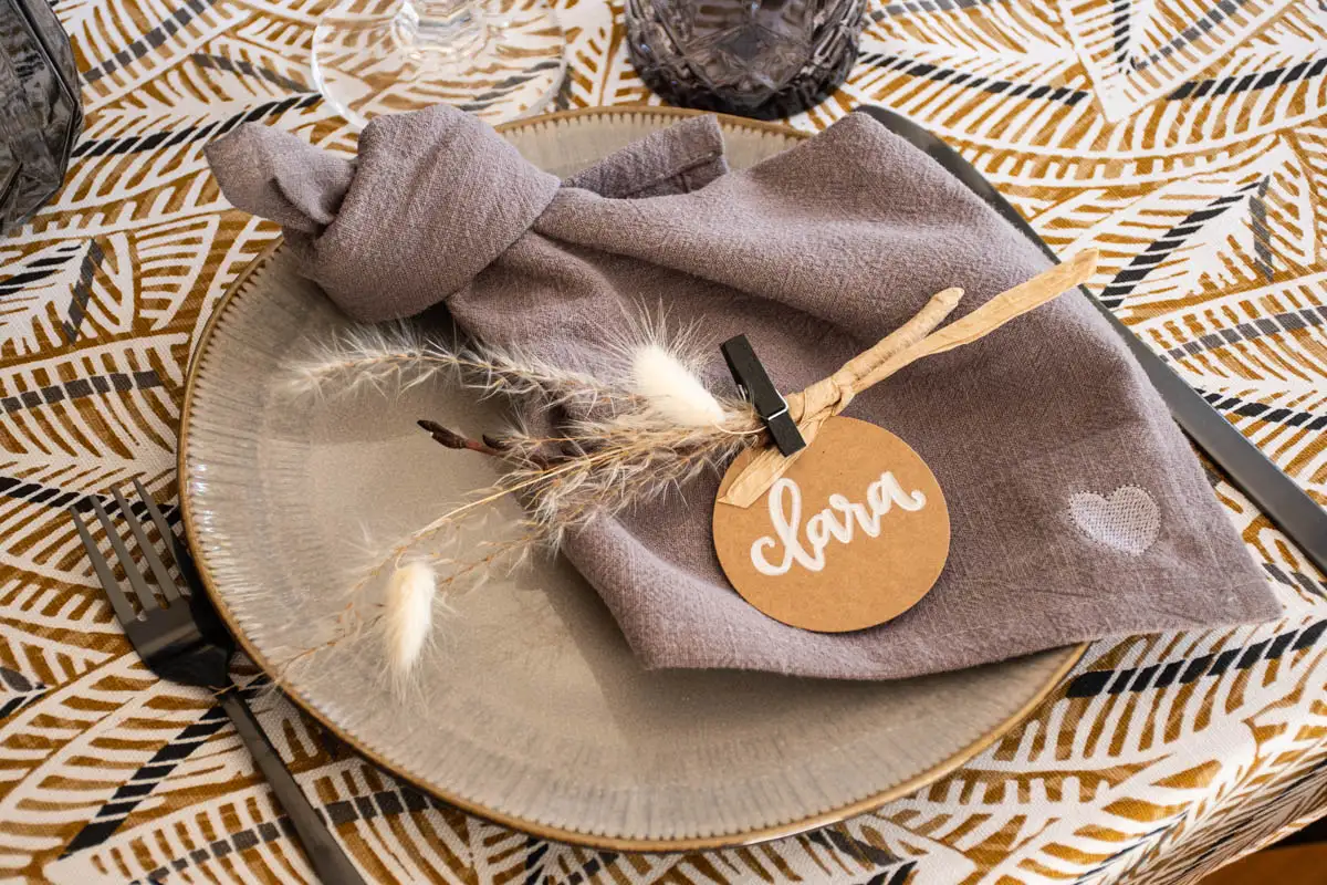 natürliche Stoffserviette aus grauem Ramie Chinaleinen