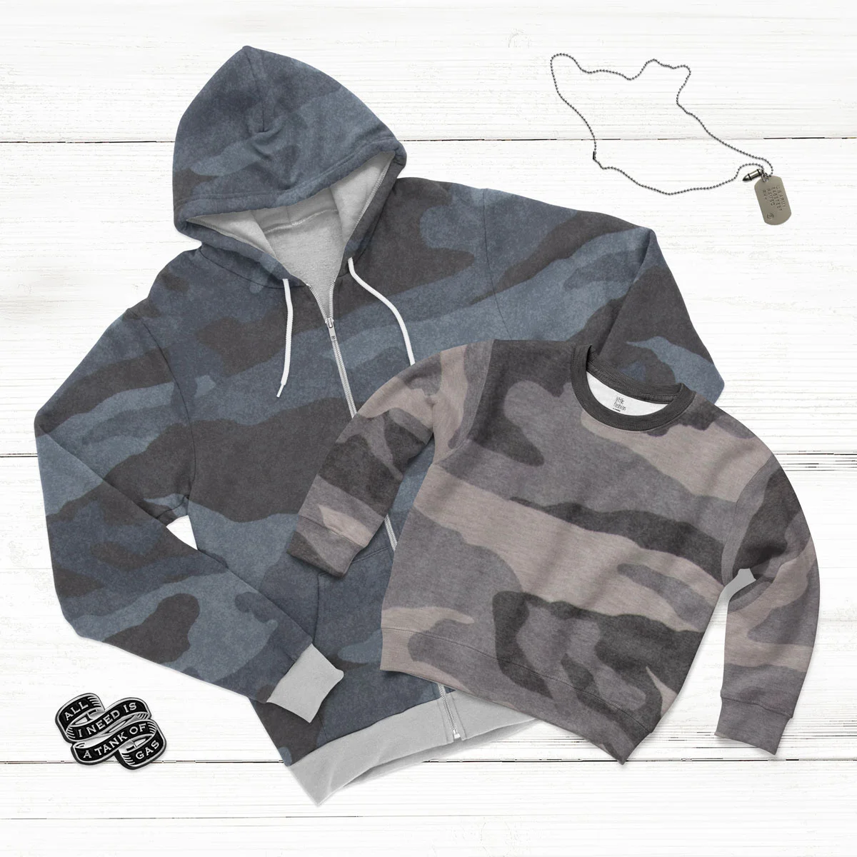 Hoodie und Pullover aus gemustertem Sweatstoff im Camouflage Print Hoodie und Pullover aus gemustertem Sweatstoff im Camouflage Print