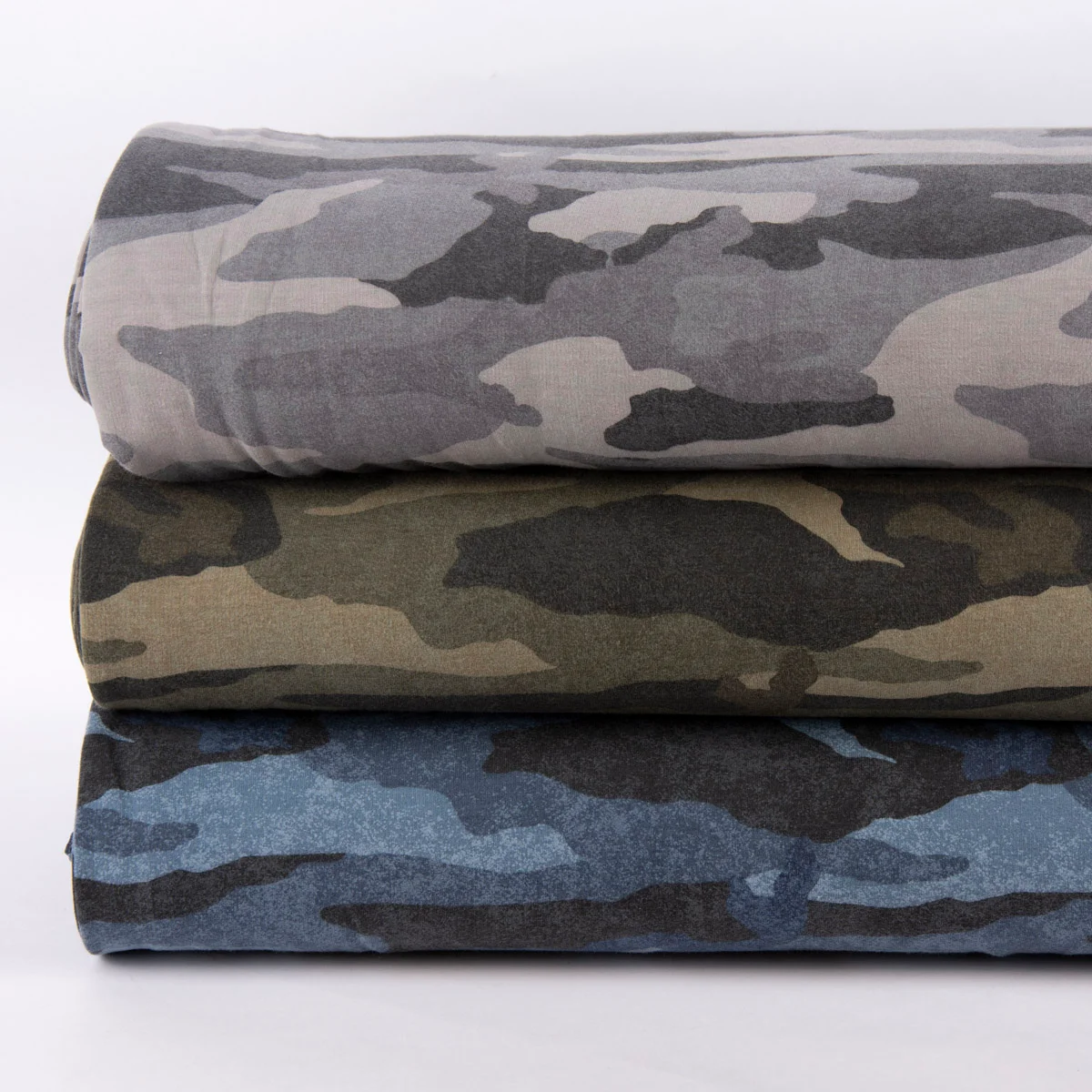 Serie gemusterter Sweatstoff Camouflage in verschiedenen Farben Serie gemusterter Sweatstoff Camouflage in verschiedenen Farben