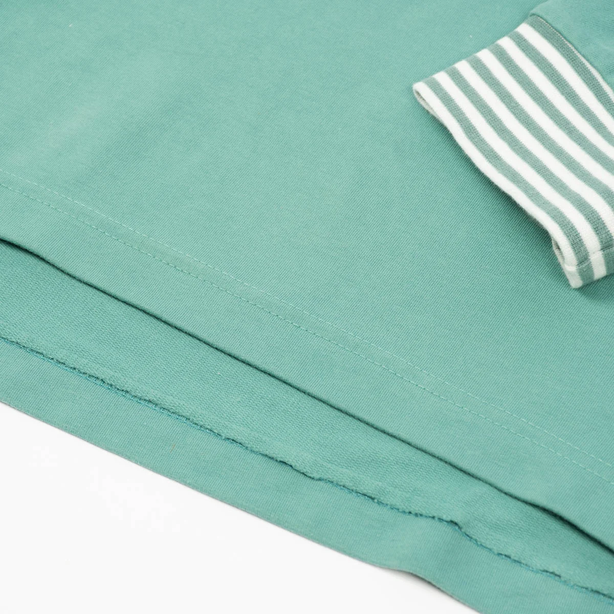 Mintfarbener Hoodie aus French Terry Sweatstoff mit charakteristischen Schlingen