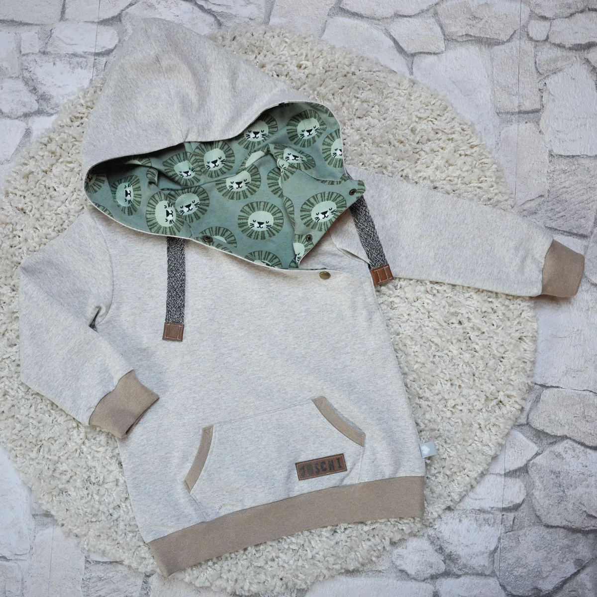 Kinder Hoodie aus Sommersweat mit schräger Knopfleiste