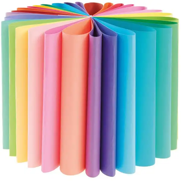 Buntes Bastelpapier in einem Fächer angeordnet