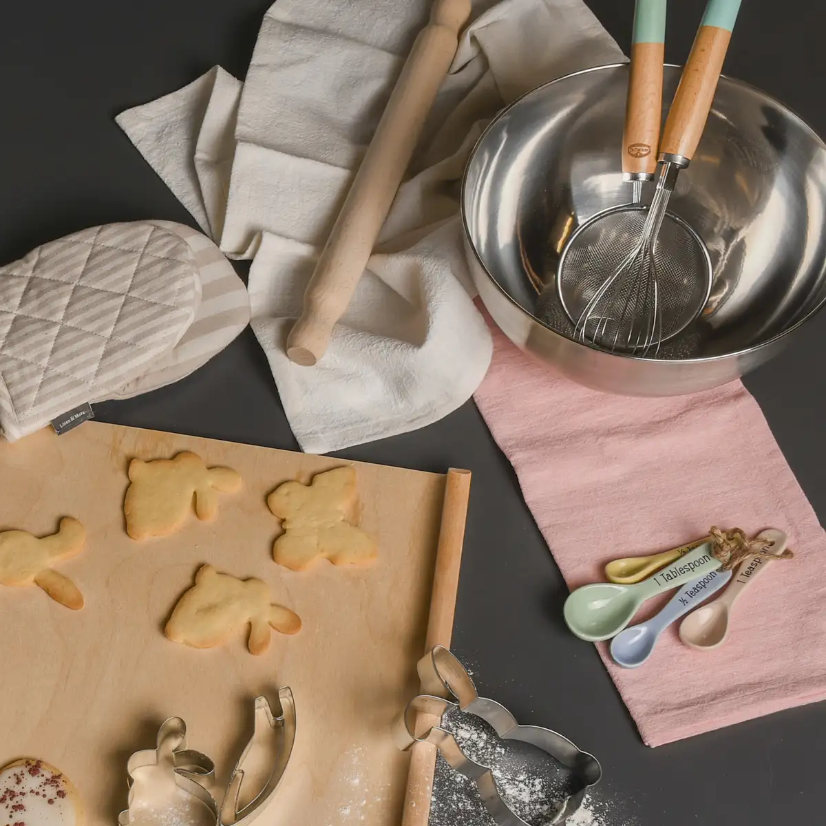 Back-Utensilien zum Backen von Keksen von Dr. Oetker und anderen Marken