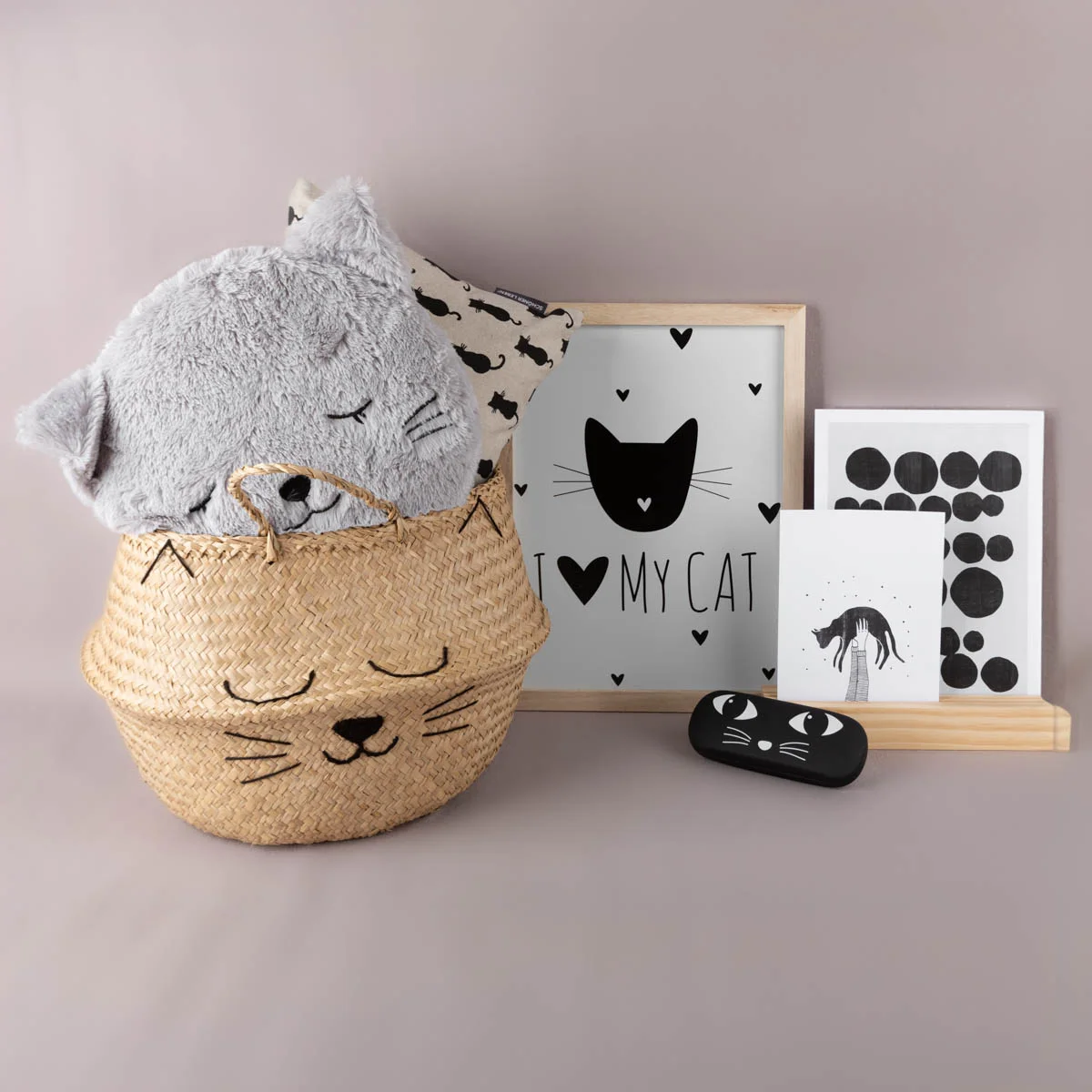 Korb, Plüschkissen, Bilderrahmen, Etuis und andere Geschenkideen mit Katzen von SCHÖNER LEBEN