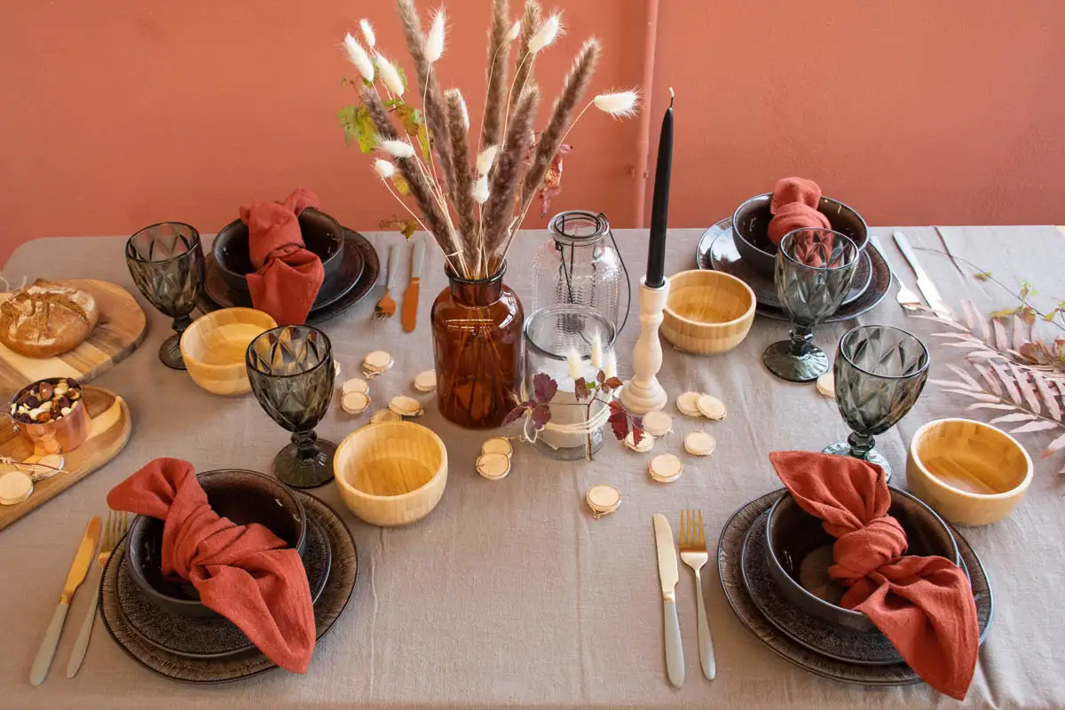 herbstlich gedeckter Tisch