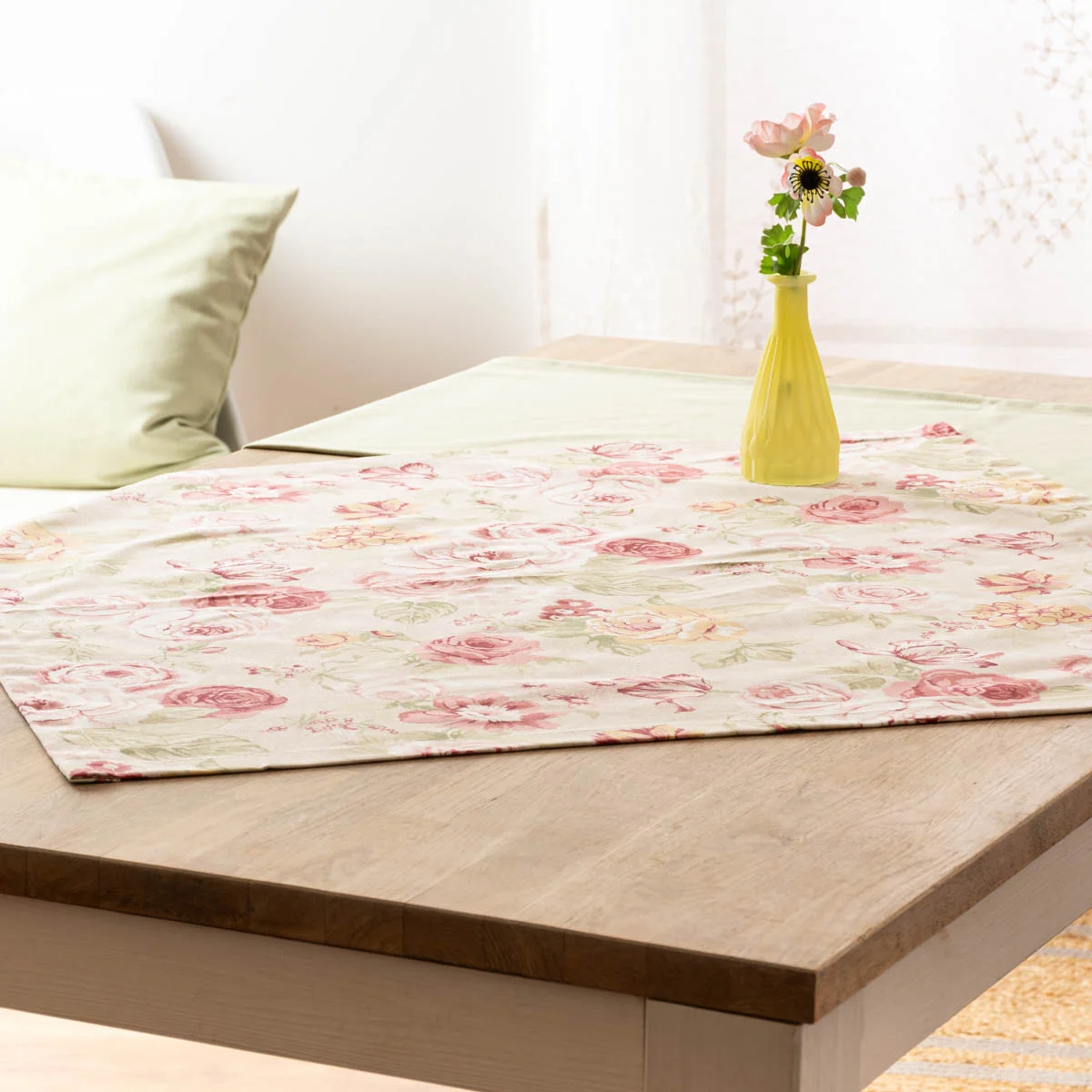 Mitteldecke mit floralem Design