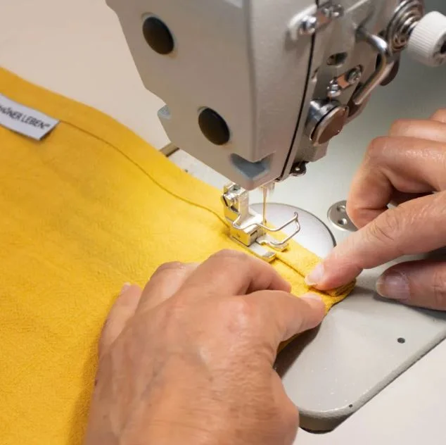 Mitteldecke auf gedecktem Tisch