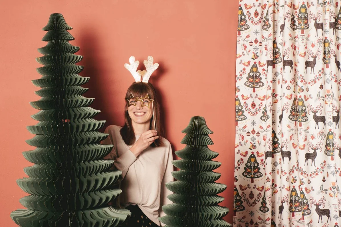 Weihnachtsgardine von SCHÖNER LEBEN mit Tannenbäumen