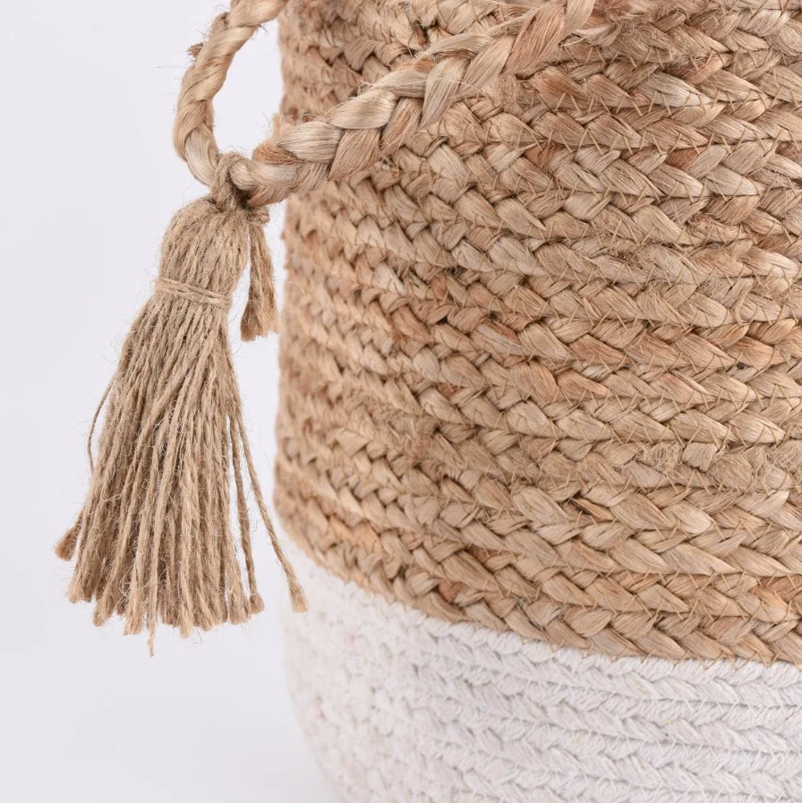 Korb mit Quaste aus Jute