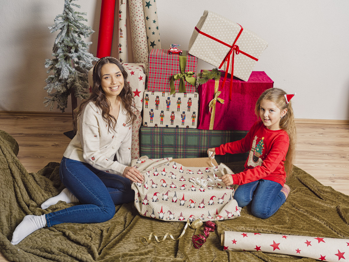 Weihnachtsgeschenke mit Stoffen einpacken