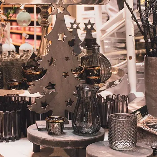schwarze Weihnachtsdeko