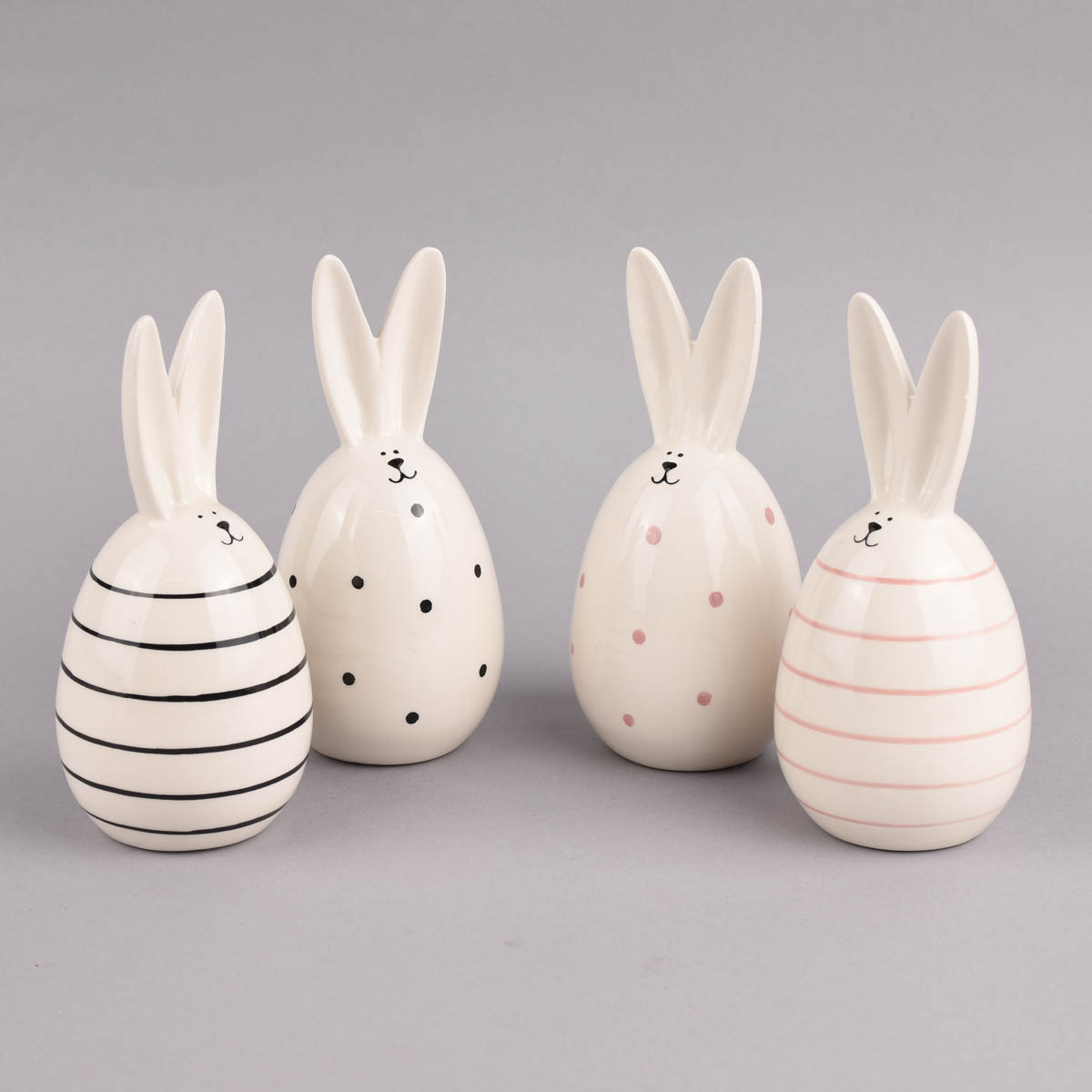 Deko Hase in Eierform mit Punkten oder Streifen aus Keramik in weiß rosa  oder weiß schwarz 8x17cm