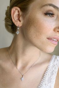 Schmuckset mit Ohrringen