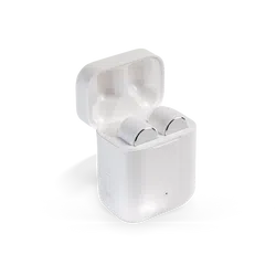 Weiße Bluetooth-In-Ear-Kopfhörer in einem weißen Etui. Die Außenseite der Kopfhörer ist silberfarben und die Ohrmuscheln bestehen aus weißem Gummi.