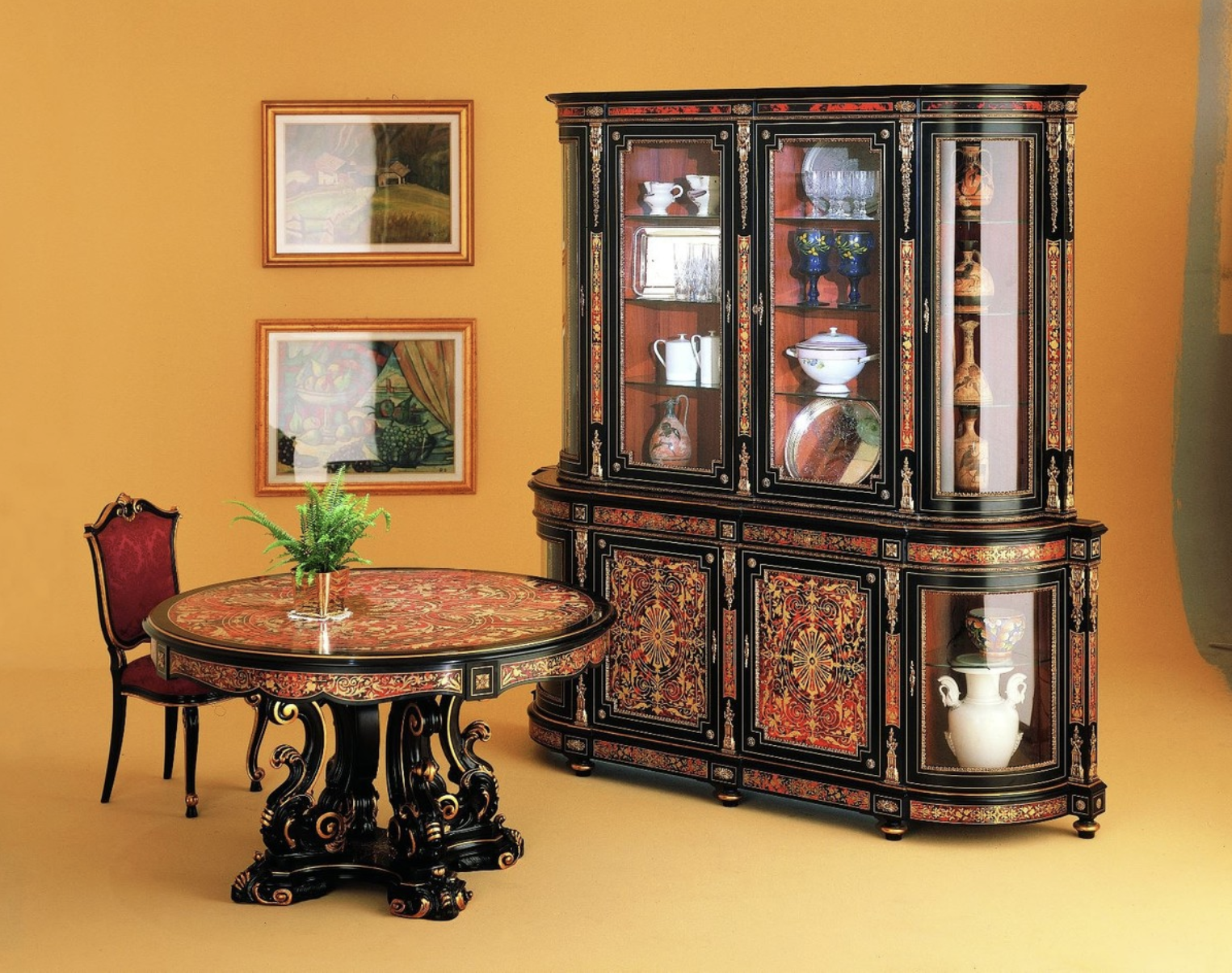 Un bel ensemble de meubles baroques Boull composé d'une table ronde, d'une chaise et d'une belle armoire de salle à manger en or rouge noir de Casa Padrino