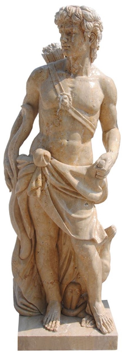 Vous voyez une figure antique en marbre au format XXL.