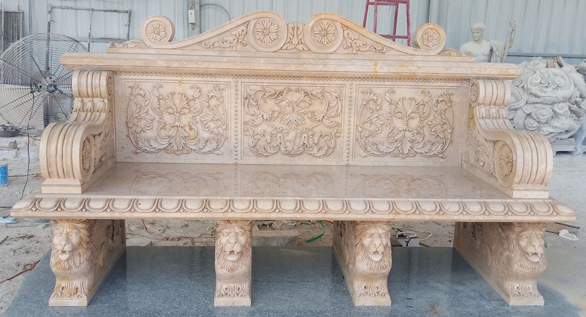 Handgefertigte massive Bank aus edlen beigen Marmor im Barock Stil