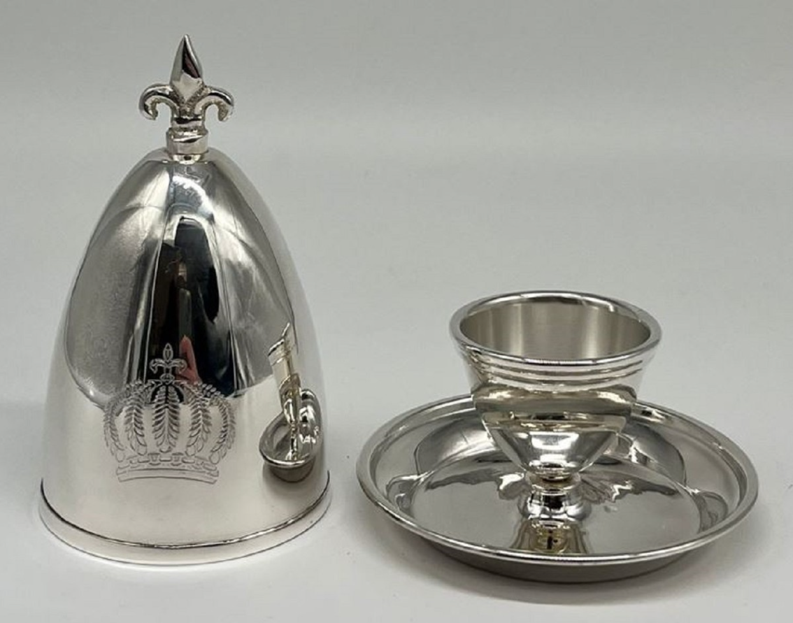 Elegant egg cup made of nickel-plated brass with a royal crown and pick as a handle. Perfect for a royal breakfast experience.