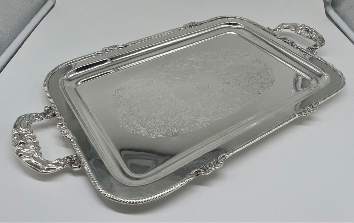 Luxurious serving tray made of nickel-plated brass, decorated with royal crowns and filigree flourishes, from the Harald Glööckler POMPÖÖS PROVENCE collection 2024 by Casa Padrino.