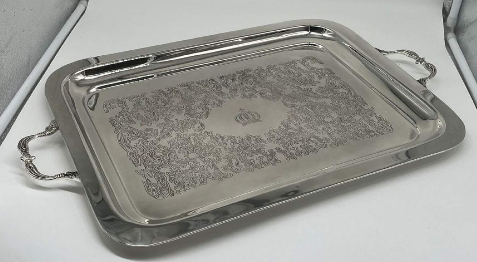 Luxurious serving tray made of silver-plated brass with artistic decorations from the Harald Glööckler POMPÖÖS PROVENCE collection 2024 by Casa Padrino.