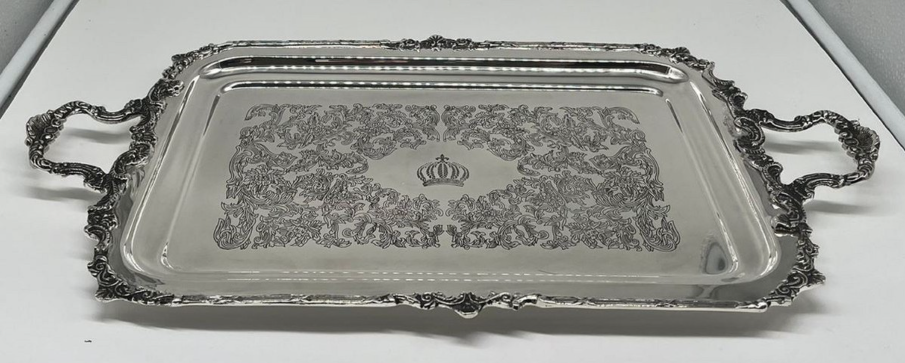 Luxurious serving tray made of silver-plated brass with artistic decorations from the Harald Glööckler POMPÖÖS PROVENCE collection 2024 by Casa Padrino.