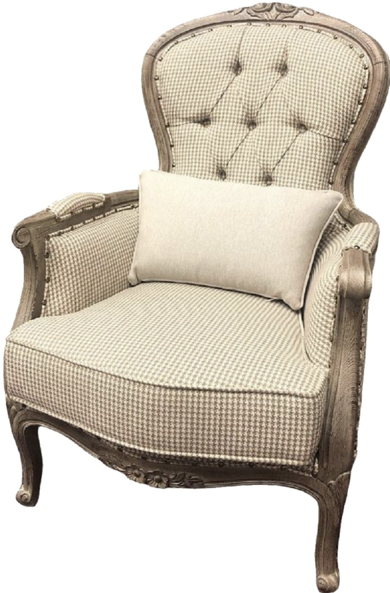 Fauteuil artisanal de couleur beige-marron de la collection Pompöös Provence. Finitions élégantes et revêtement détaillé des accoudoirs.