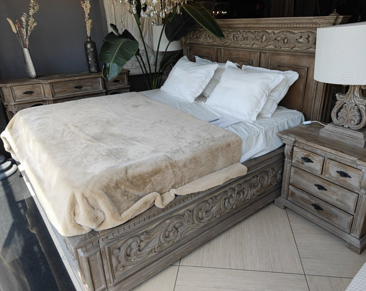 You see a luxurious hand-carved double bed from the Harald Glööckler Pompöös Provence collection 2024 in a baroque country house style in the colors brown gray made of solid wood.