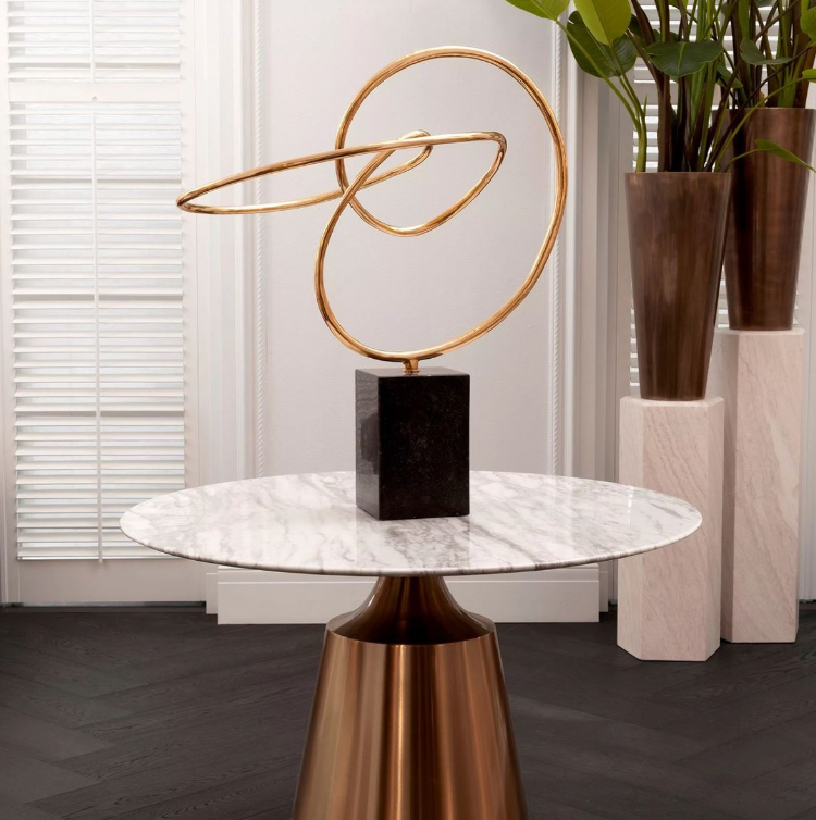 Golden art decoration object for tables or dressers by Casa Padrino.