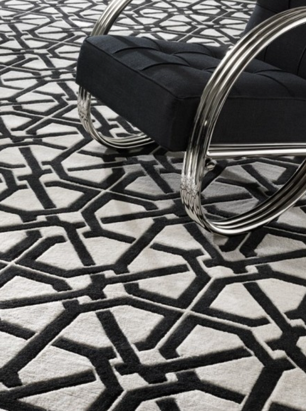 Tapis tufté à la main en laine de Nouvelle-Zélande de couleur noir et blanc par Casa Padrino