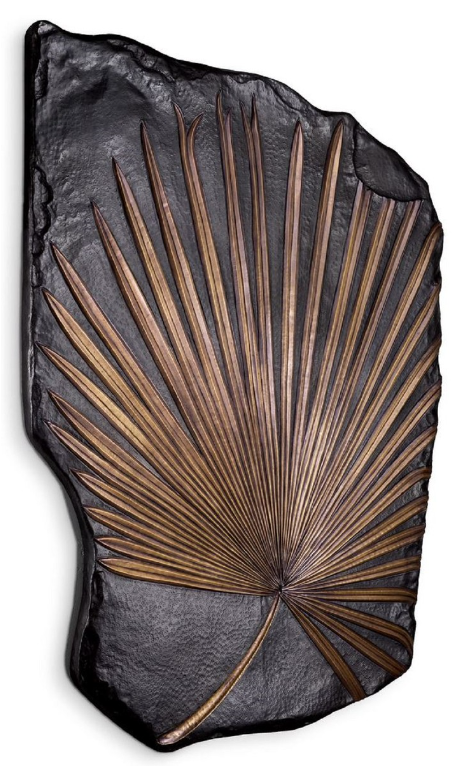 An impressive wall decoration. Palm leaf made of bronze/brass on a black kidney-shaped iron plate by Casa Padrino