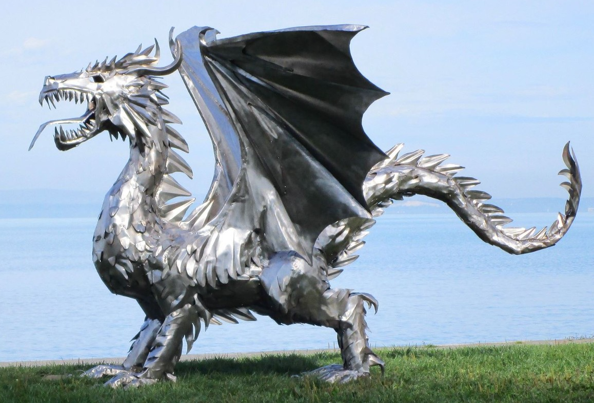 Imposing dragon made of silver as an XXL luxury sculpture for hotels by Casa Padrino.