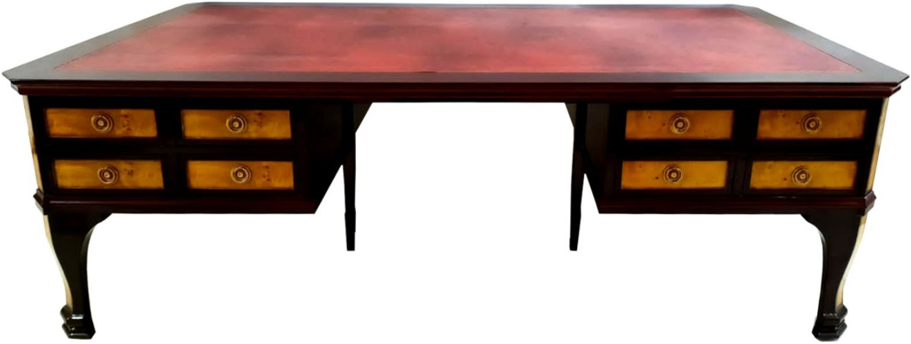 Historischer Fundaler Art Deco Schreibtisch aus Massiven Holz und Kunstleder. Sehr schwere Massive Qualität von Stolzen 150 KG bei einer größe von 250cm Breite 125cm Tiefe und 80 Cm Höhe. Aus den 40er Jahren.