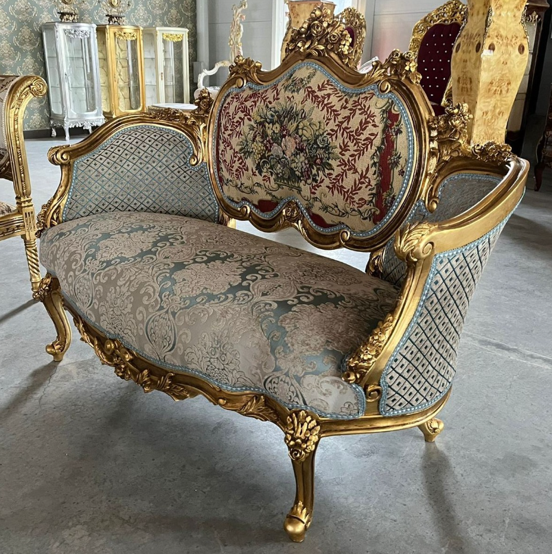 Cet article est une réplique de style baroque antique authentiquement fabriquée à la main par Casa Padrino.