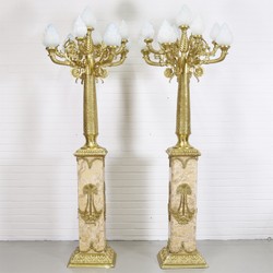 4251287791679 - Barock Stand Kronleuchter mit Marmor Säulen Set Mod1 Creme Gold - Edel & Prunkvoll 4251287791679 - Barock Stand Kronleuchter mit Marmor Säulen Set Mod1 Creme Gold - Edel & Prunkvoll