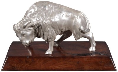 4251549338116 - Luxus Bison Bronzefigur Silber   Braun 35 x 18 x H 20 cm - Versilberte Deko Figur mit Mahagoni Holzsockel