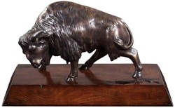 4251549338123 - Luxus Bison Bronzefigur Bronze   Braun 35 x 18 x H 20 cm - Deko Figur mit Mahagoni Holzsockel