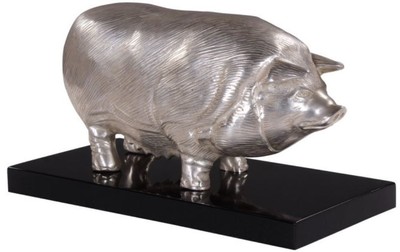 4251549338901 - Luxus Bronzefigur Schwein auf Holzsockel Silber   Schwarz 35 x 17 x H 19 cm - Versilberte Deko Figur