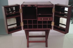 4251549347224 - Luxus Echtleder Barschrank Cognac Braun 61 x 52 x H 935 cm - Kleiner Weinschrank mit 2 TÃ¼ren im Koffer Design