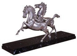 4251549347446 - Luxus Bronzefiguren Pferde Silber   Schwarz 80 x 25 x H 43 cm - Elegante Versilberte Deko Bronze Skulpturen mit Marmorsockel