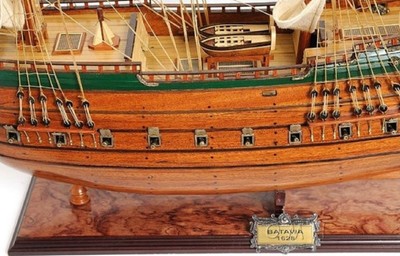 Casa Padrino Buque Insignia Batavia Marr&oacute;n / Multicolor 94 x 26,7 x H. 74,3 cm - Barco de Madera Hecho a Mano con Decoraci&oacute;n de Estilo Holand&eacute;s – Bild 5