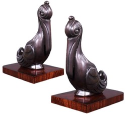 4251549355724 - Luxus BuchstÃ¼tzen Set Pelikane Bronze   Braun 18 x 12 x H 22 cm - Deko Bronzefiguren mit Holzsockel