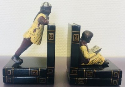 4251549356660 - Luxus BuchstÃ¼tzen Set Chinesische MÃ¤nner Mehrfarbig 23 x 14 x H 11 cm - Bronzefiguren auf dekorativen HolzbÃ¼chern