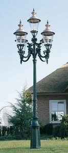 Casa Padrino lampada da terra per esterni di lusso bianco 52 x 45 x A. 170  cm - Lanterna da Giardino - Illuminazione Giardino - Illuminazione per  Esterni - Qualità di lusso - Fatto in Italia