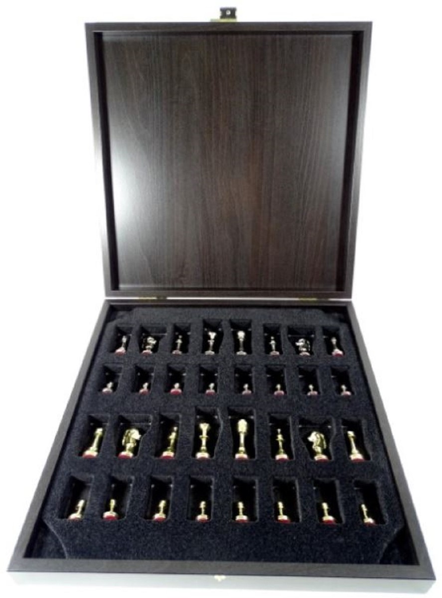Casa Padrino Luxus Schach Set Braun / Schwarz / Gold / Silber 28 x 28 x H.  3,5 cm - Luxus Schachspiel - Leder ähnliches Schachbrett mit Metall  Schachfiguren - Luxus Deko Accessoires